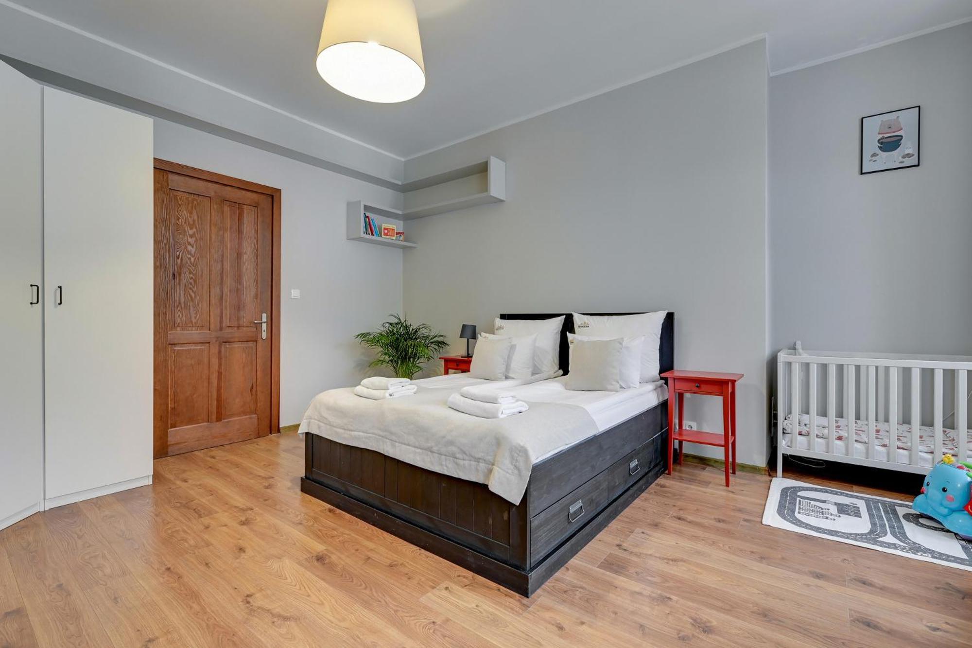 City Center, Art House & Family Stay By Downtown Apartments Gdansk Ngoại thất bức ảnh